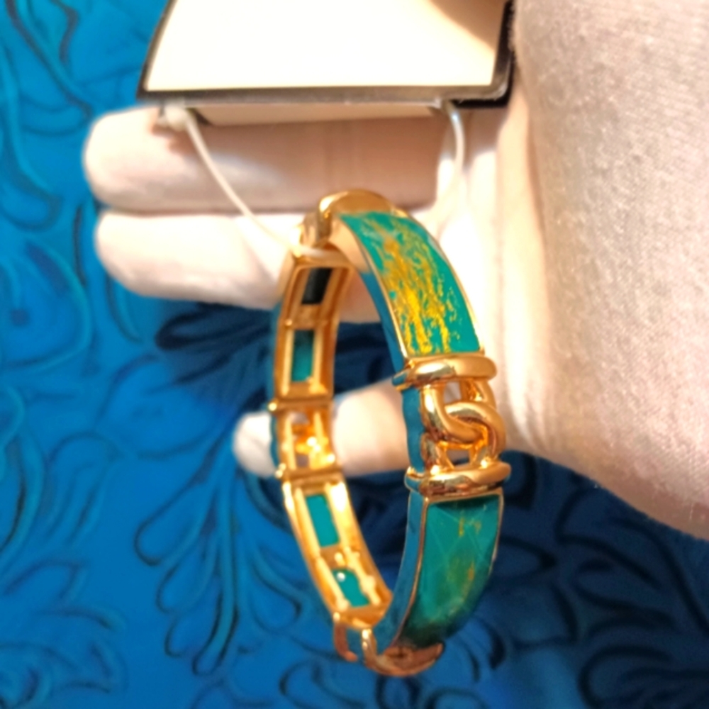 Elegant Gold and Green Bracelet
